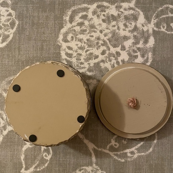 Cute little bee 🐝 holder, farmhouse decor - Picture 2 of 3